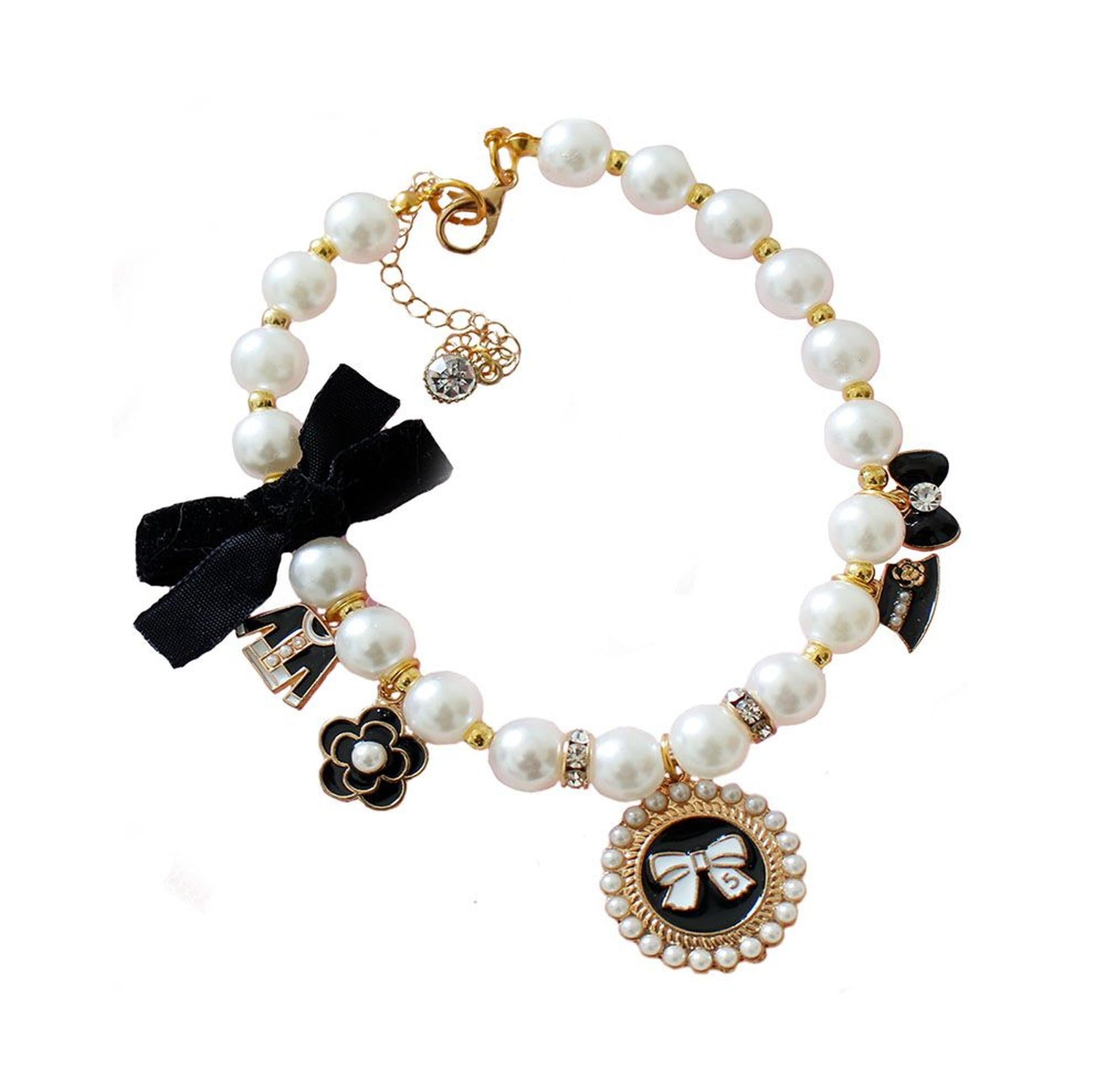 Luxurious pearls pet collar with chic design for small dogs and cats.